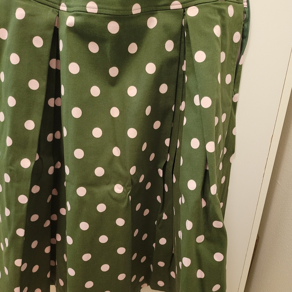 Halogen polka dot skirt with pleats. Heavy fabric